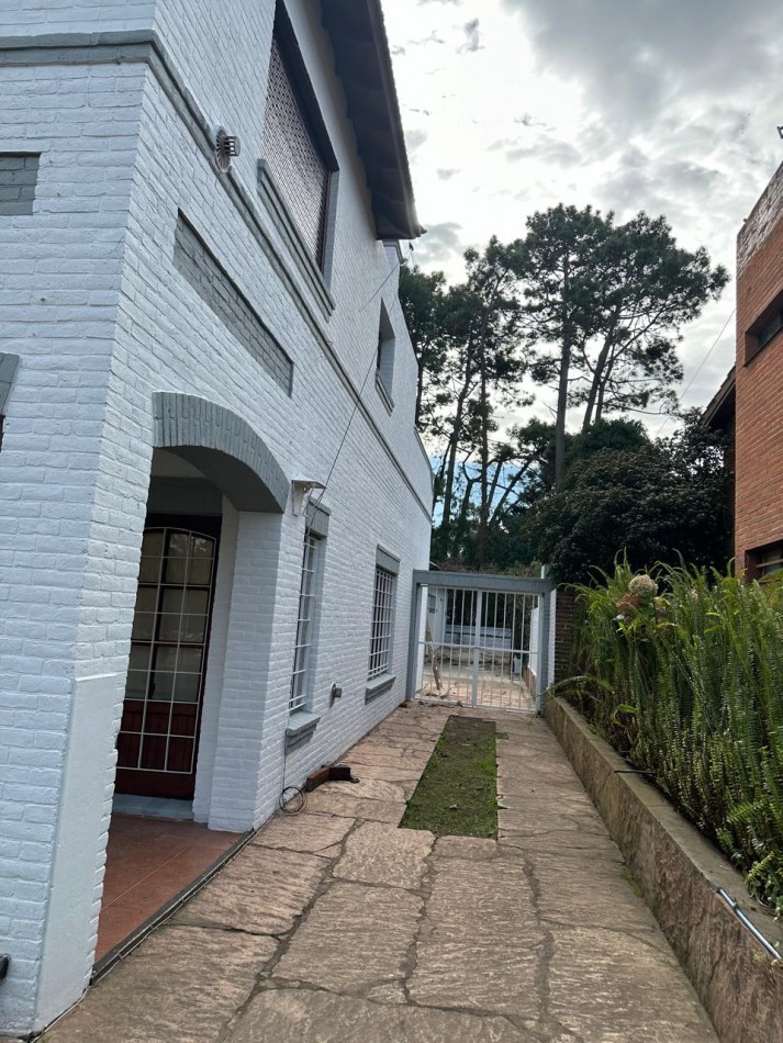 DOS LOCALES CON VIVIENDA Y DEPOSITO