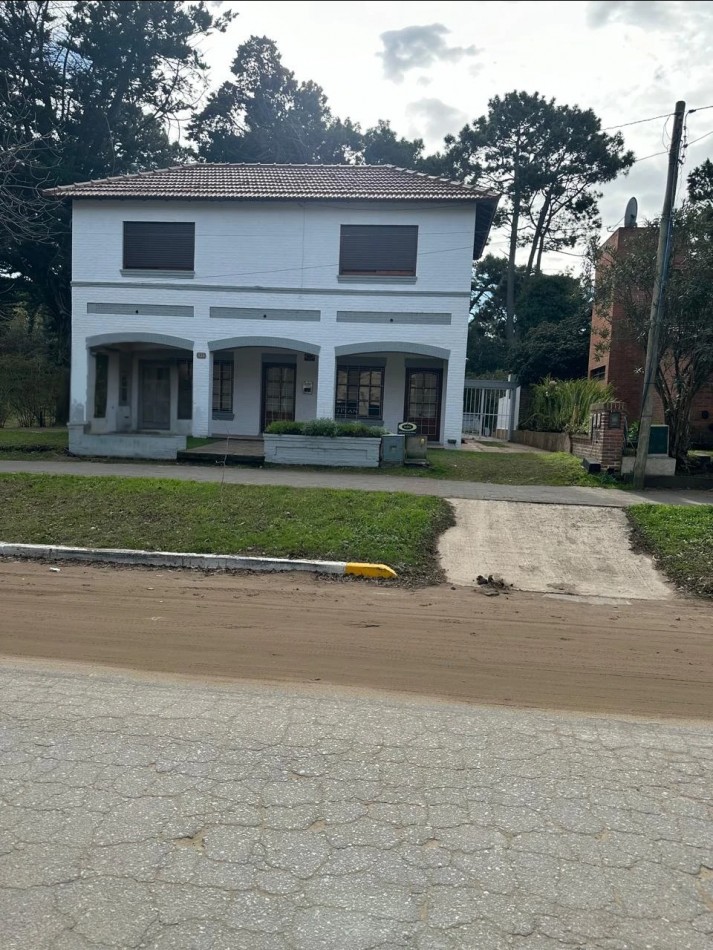 DOS LOCALES CON VIVIENDA Y DEPOSITO