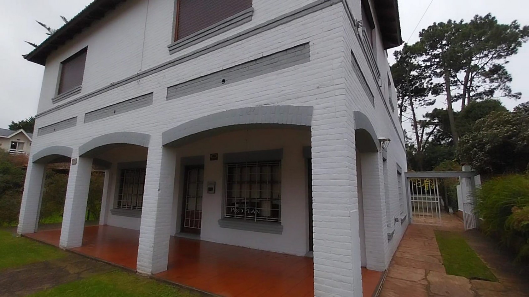 DOS LOCALES CON VIVIENDA Y DEPOSITO
