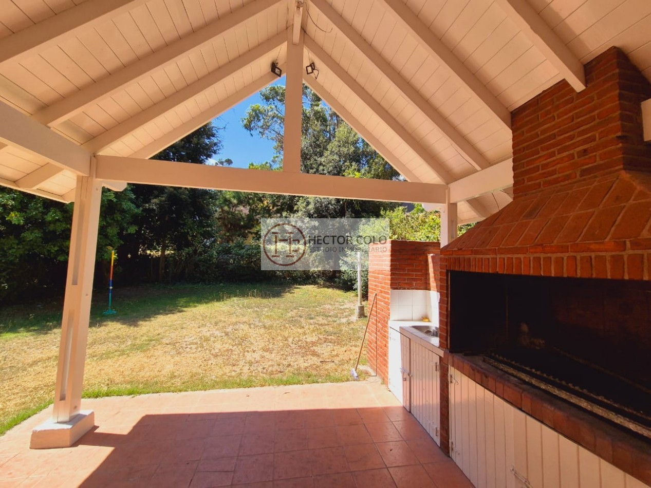 Hermosa casa sobre lote multifamiliar en Valeria del Mar