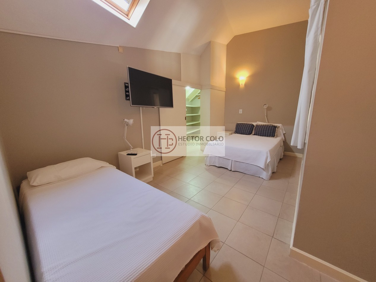 Penthouse en dos plantas con vista al mar en Cilene 1