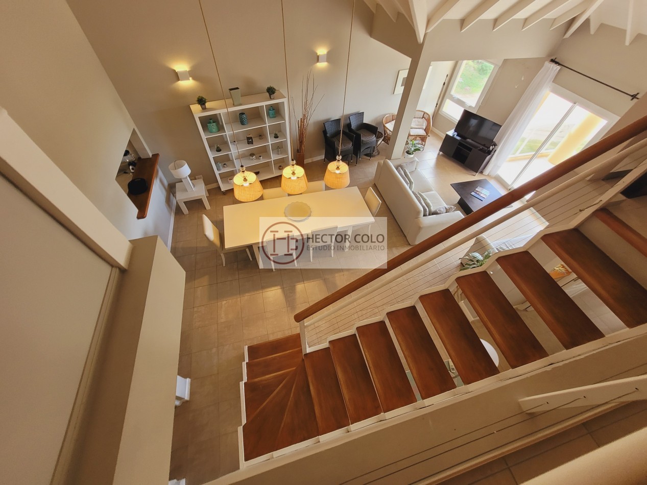 Penthouse en dos plantas con vista al mar en Cilene 1