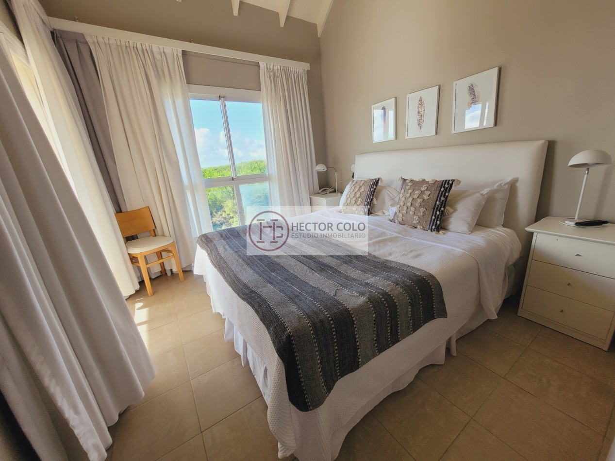 Penthouse en dos plantas con vista al mar en Cilene 1