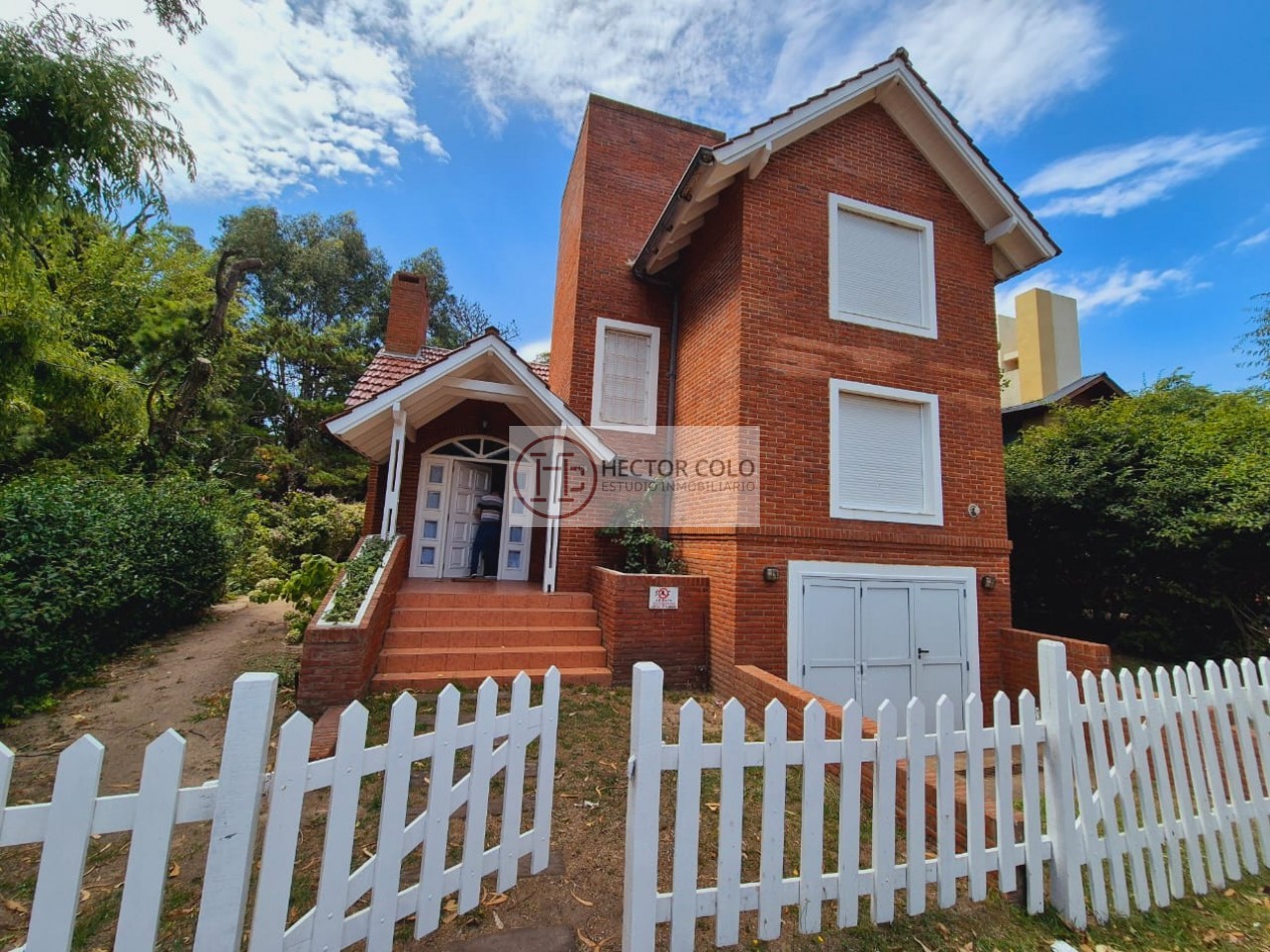 Hermosa casa sobre lote multifamiliar en Valeria del Mar