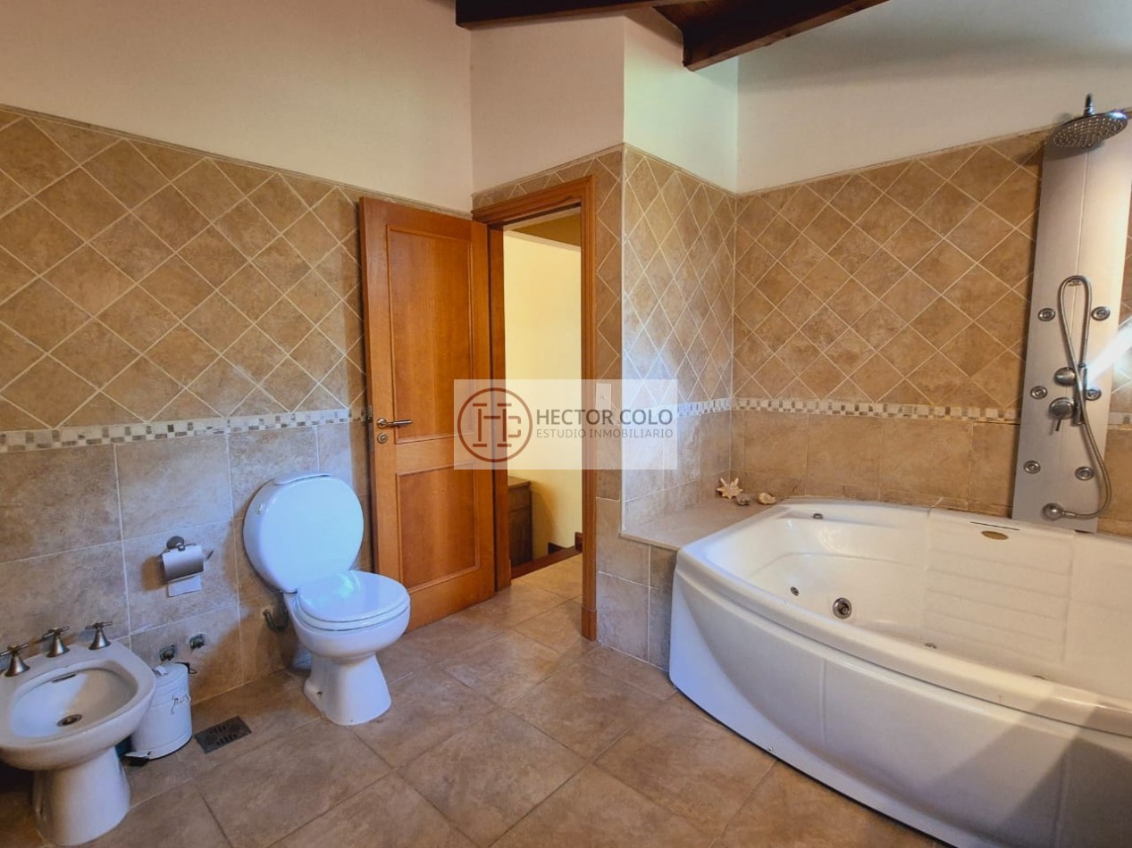 Venta de Casa 5 Ambientes en Carilo