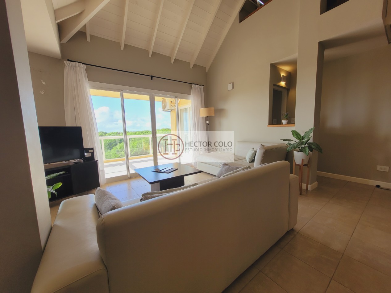 Penthouse en dos plantas con vista al mar en Cilene 1