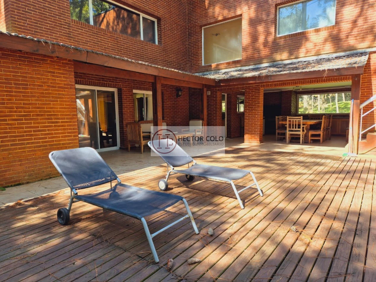 Venta de Casa 5 Ambientes en Carilo