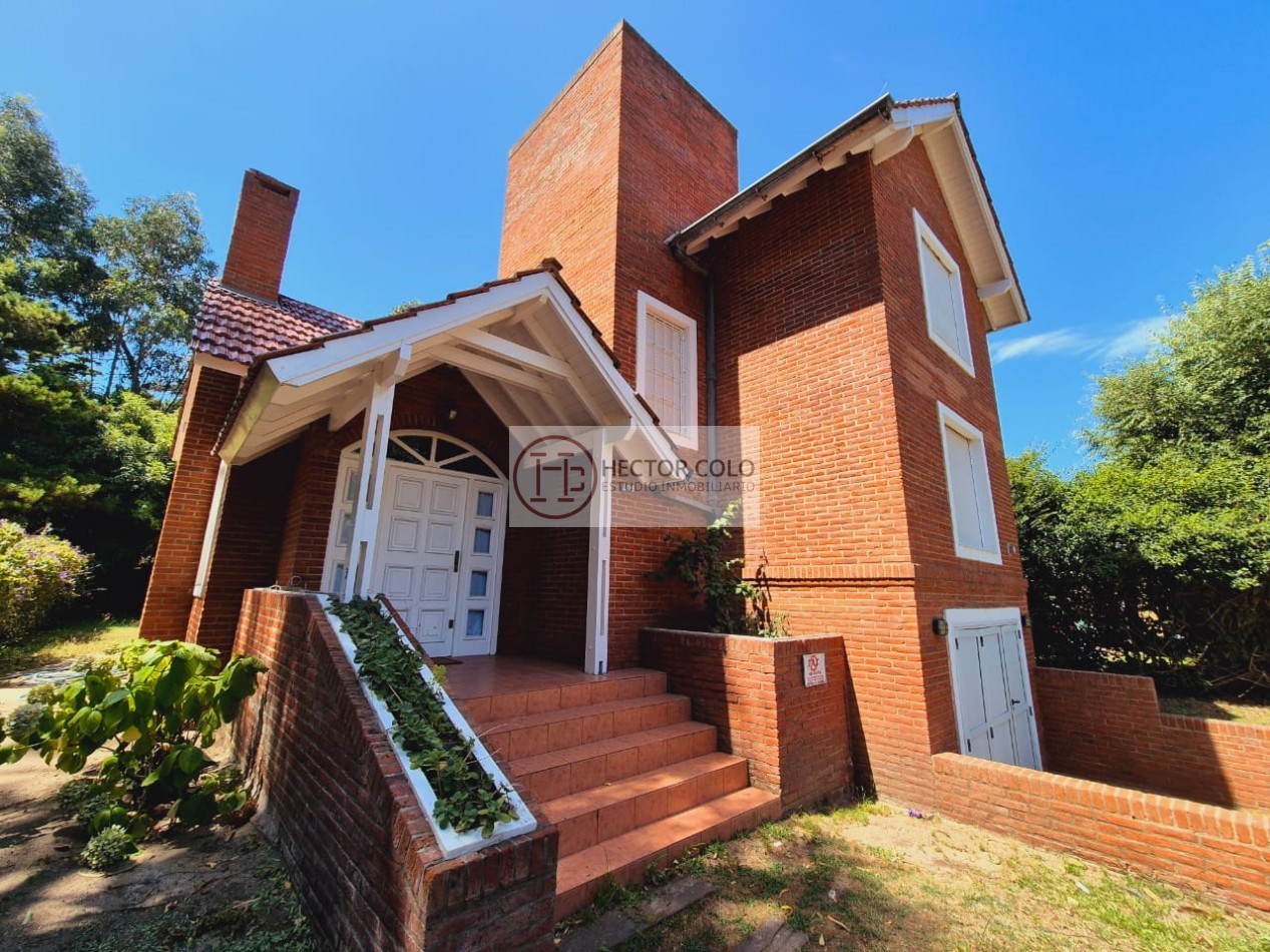 Hermosa casa sobre lote multifamiliar en Valeria del Mar