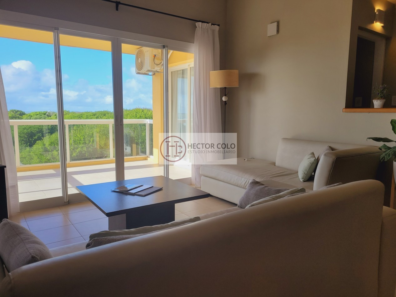 Penthouse en dos plantas con vista al mar en Cilene 1