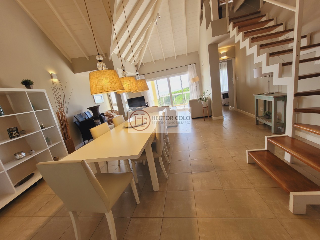 Penthouse en dos plantas con vista al mar en Cilene 1