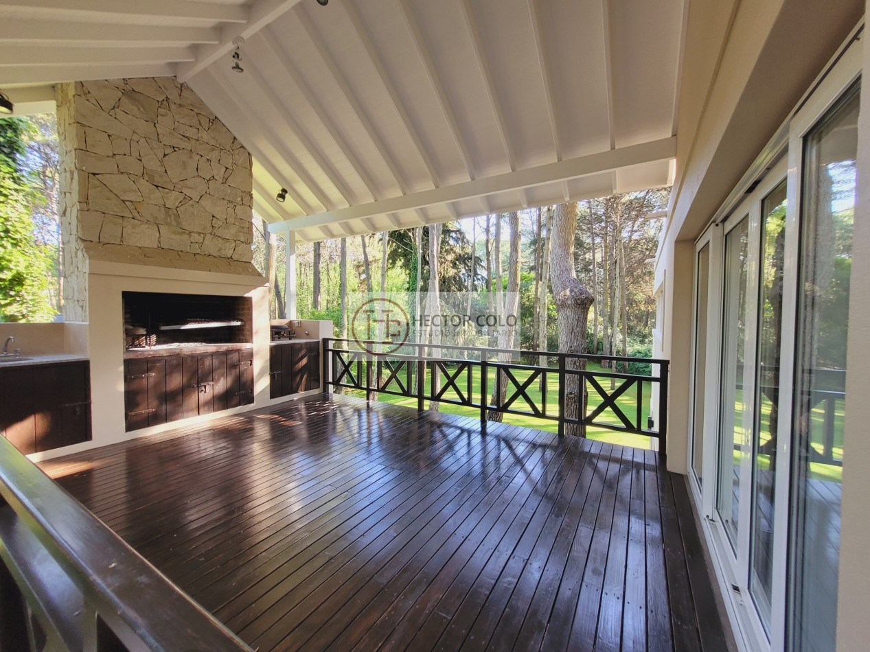 CASA EN PARQUE CARILO
