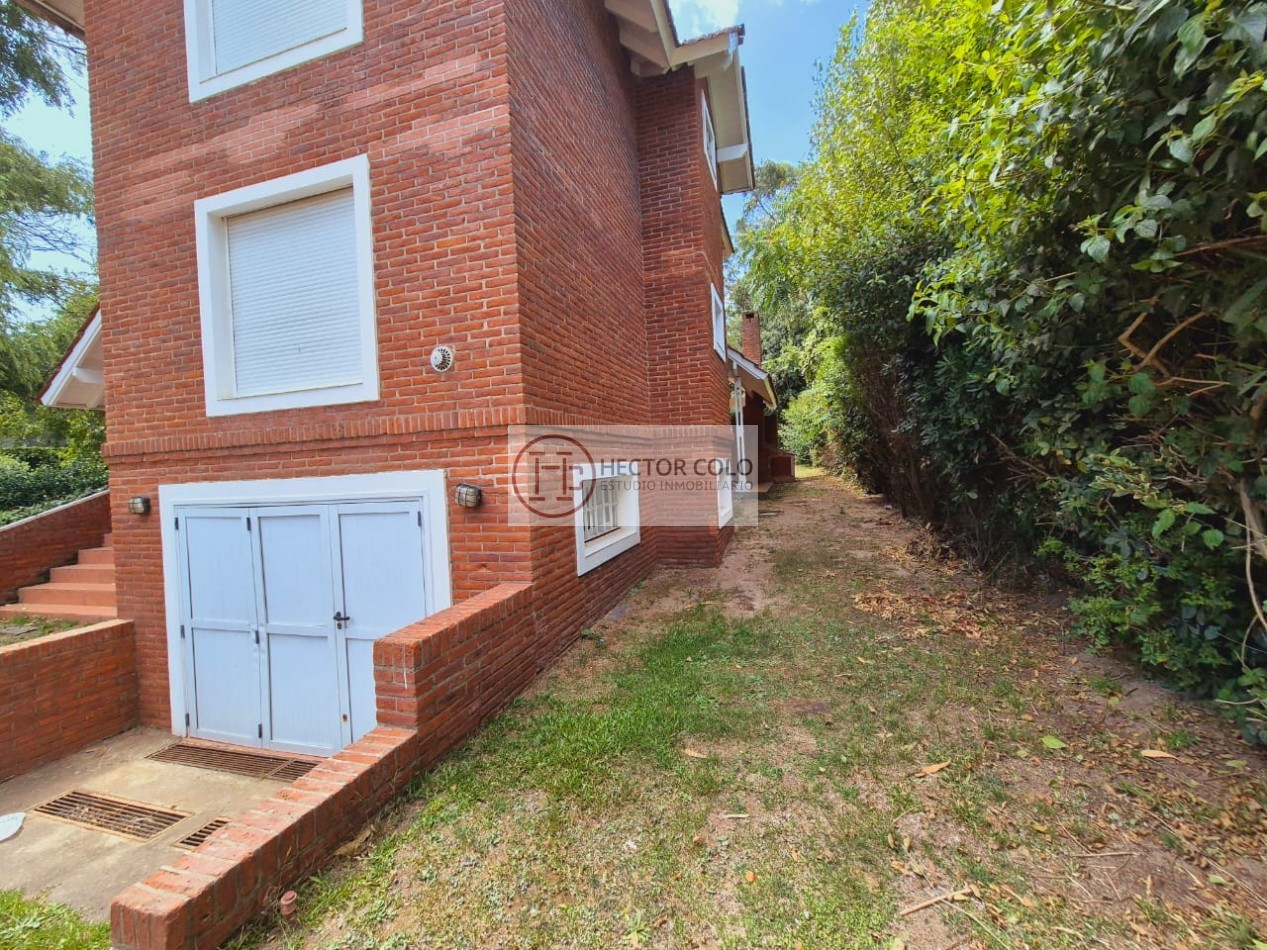Hermosa casa sobre lote multifamiliar en Valeria del Mar