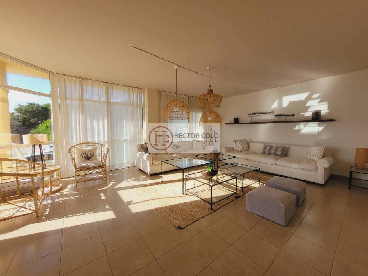 Penthouse en dos plantas con vista al mar en Cilene 1