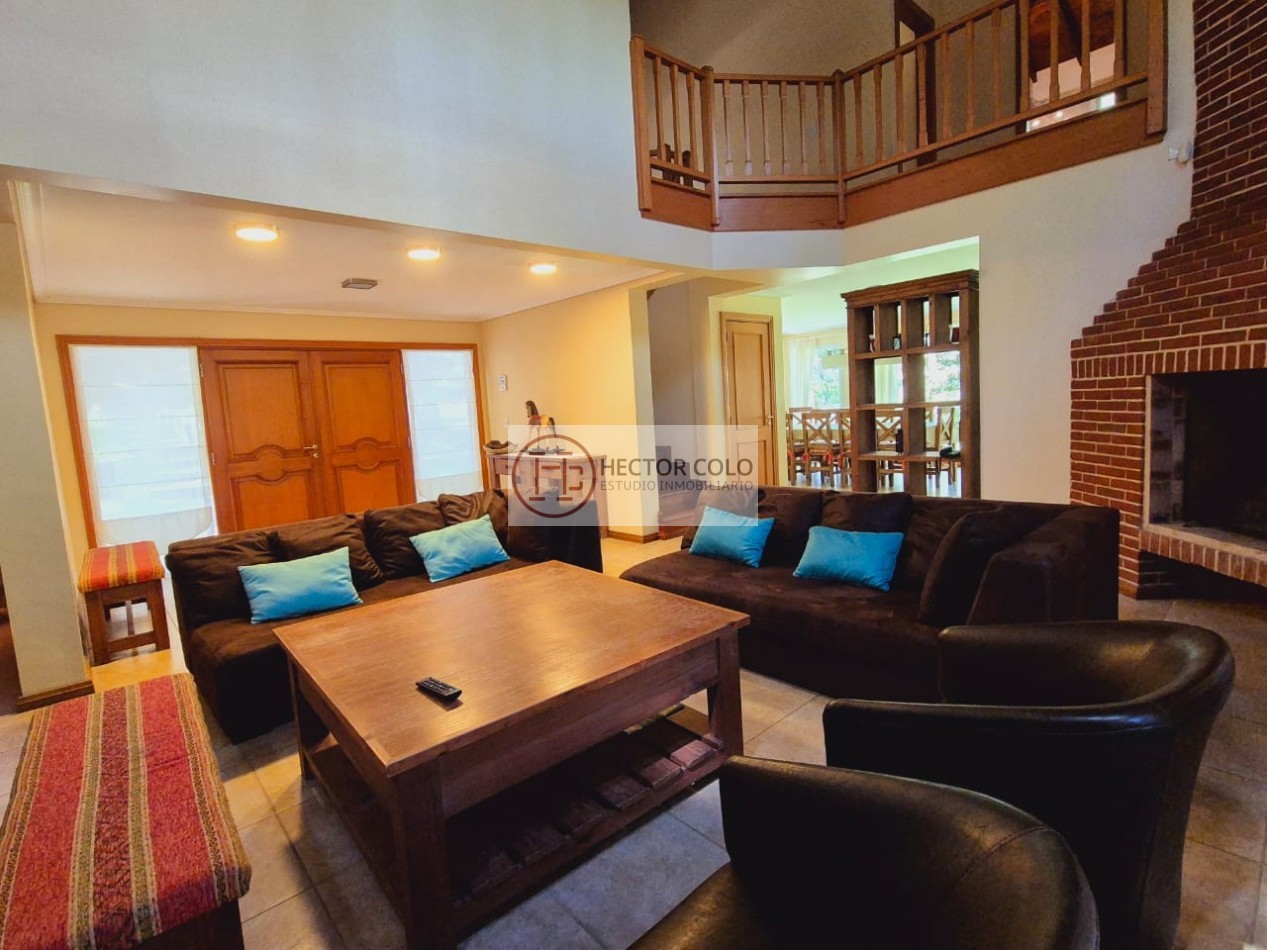 Venta de Casa 5 Ambientes en Carilo