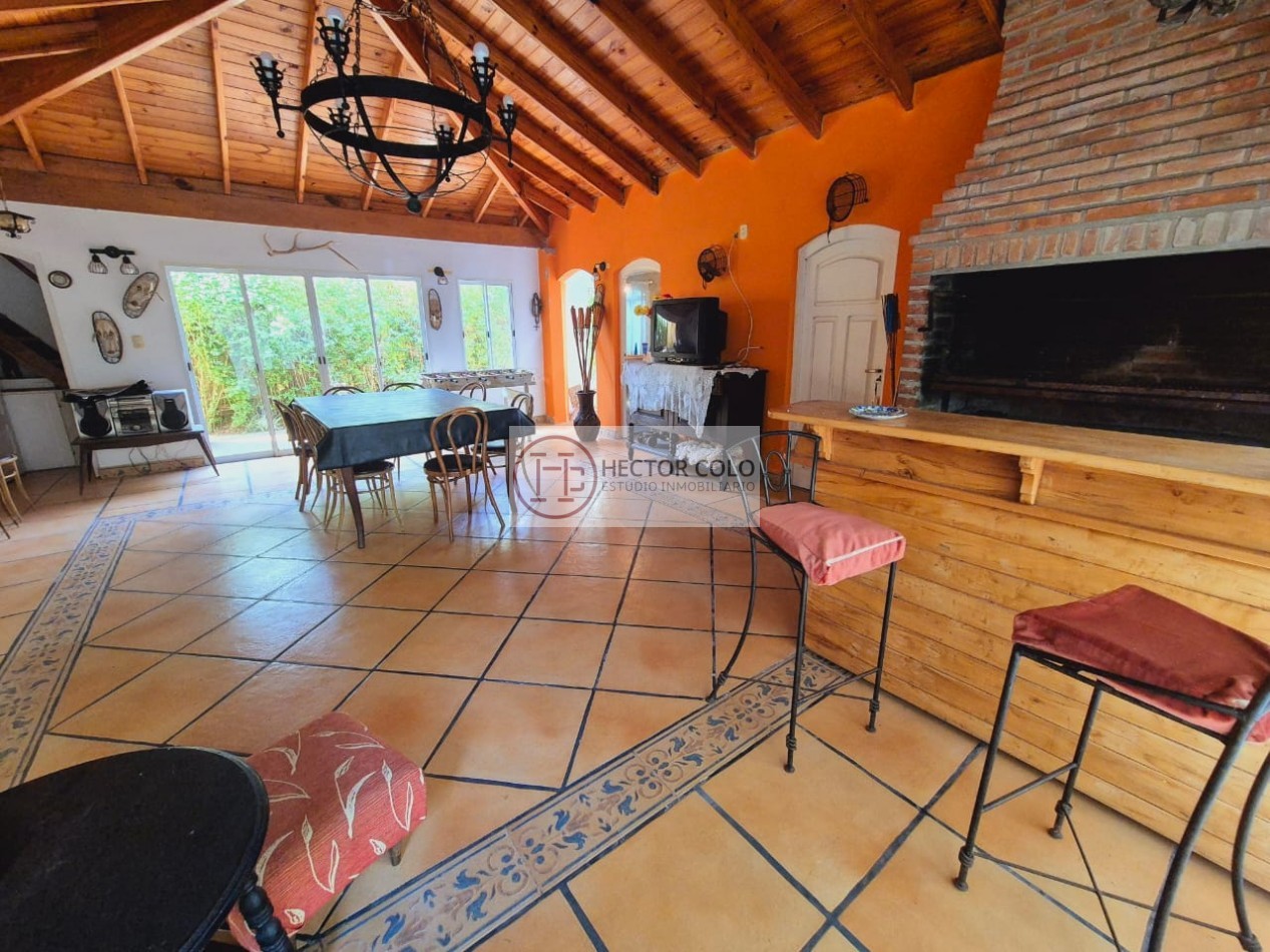 Casa en venta sobre lote multifamiliar a pasos del Mar