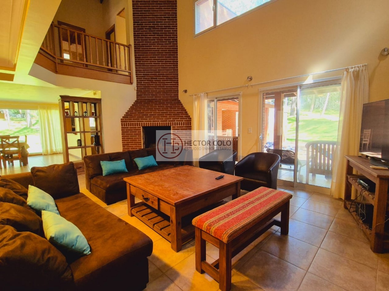 Venta de Casa 5 Ambientes en Carilo