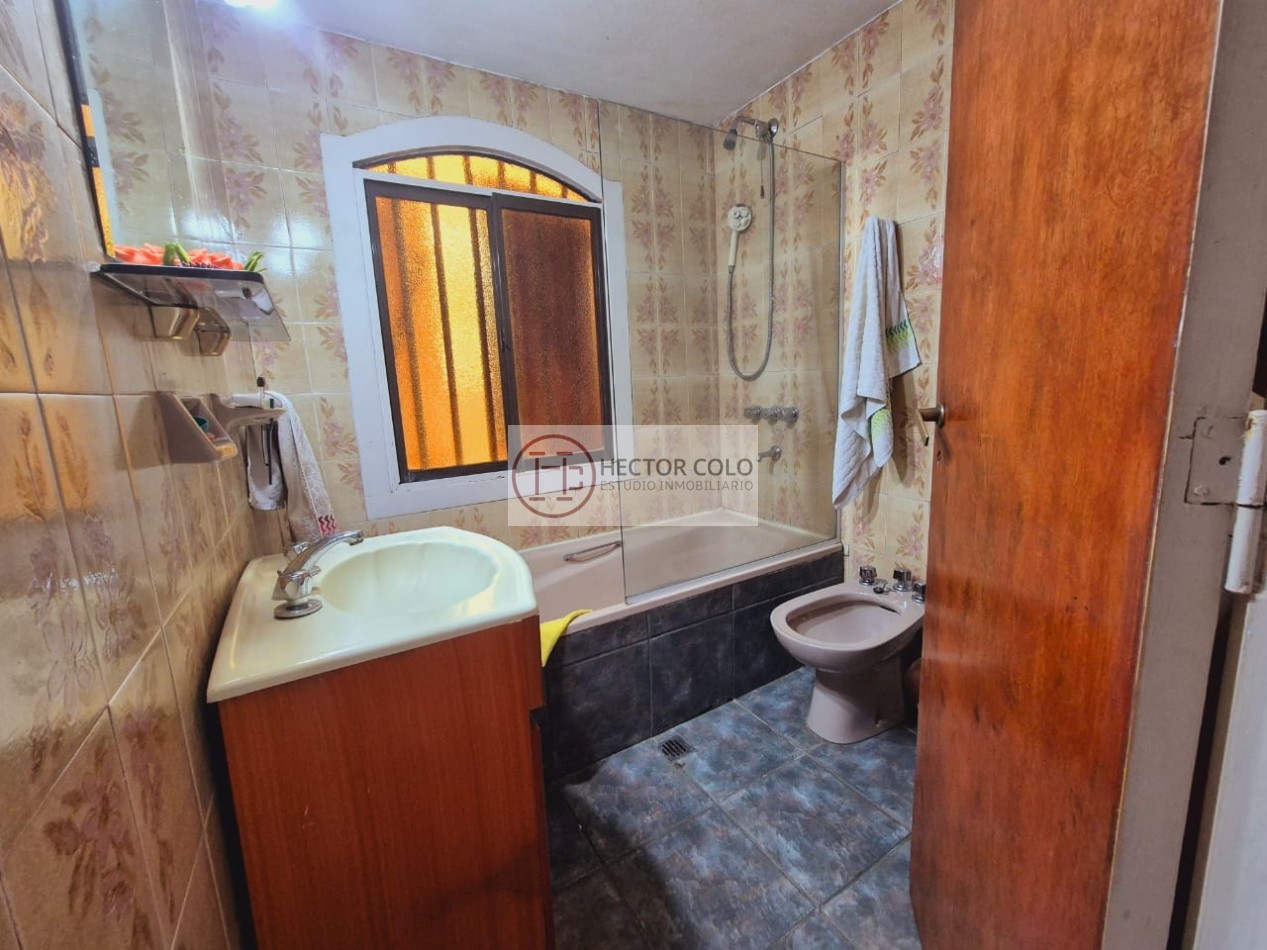 Casa en venta sobre lote multifamiliar a pasos del Mar