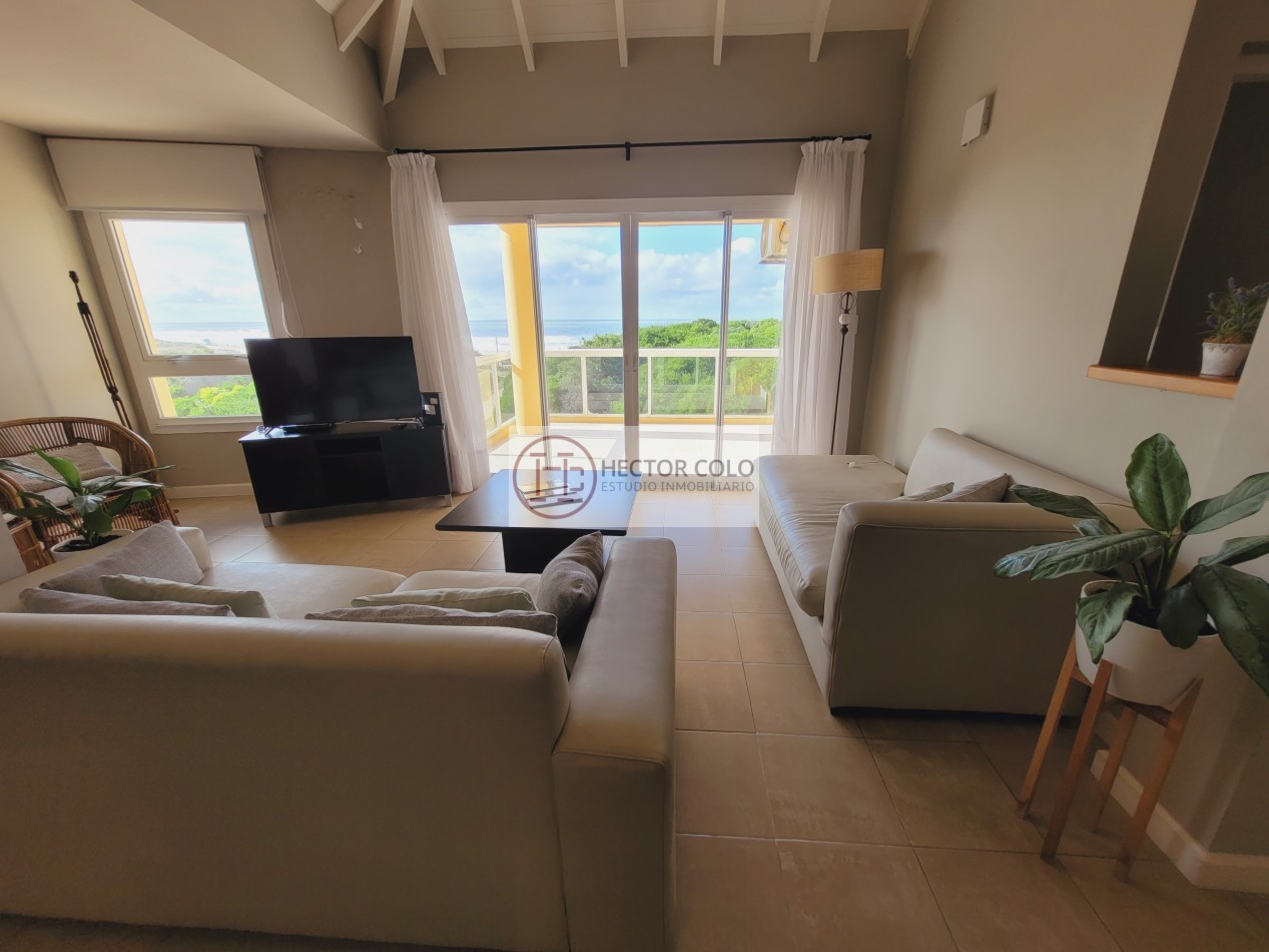 Penthouse en dos plantas con vista al mar en Cilene 1