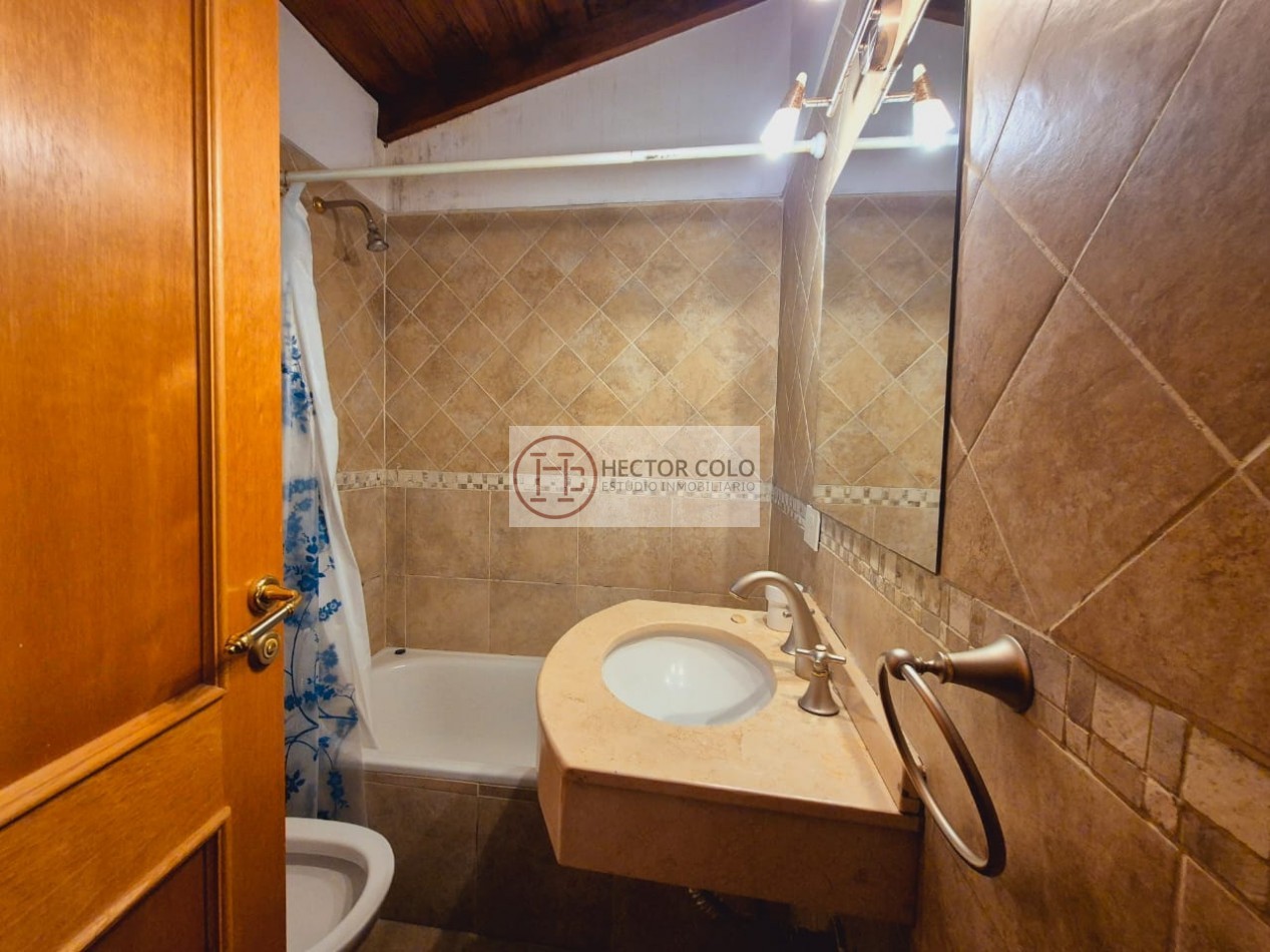 Venta de Casa 5 Ambientes en Carilo