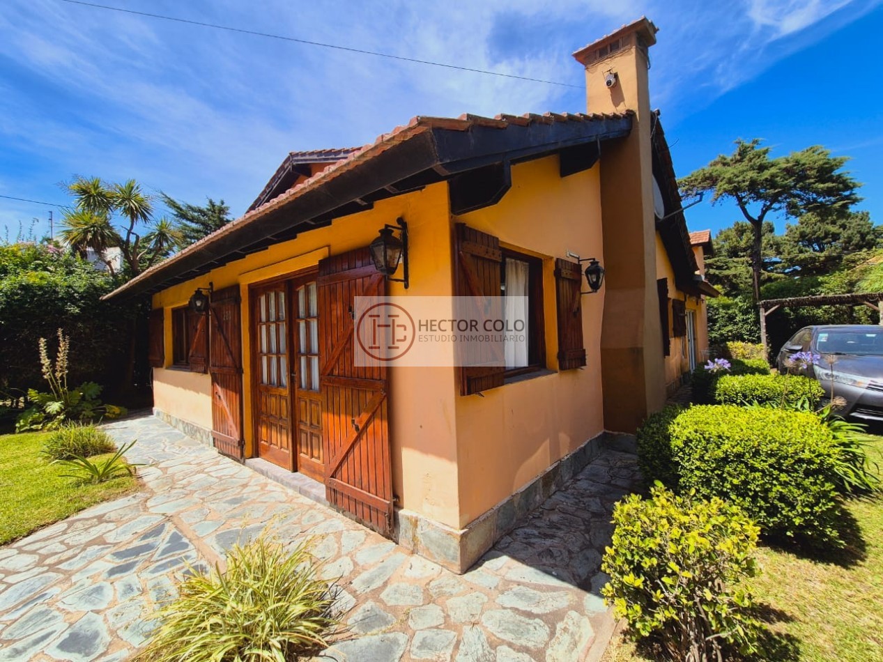 Casa en venta sobre lote multifamiliar a pasos del Mar