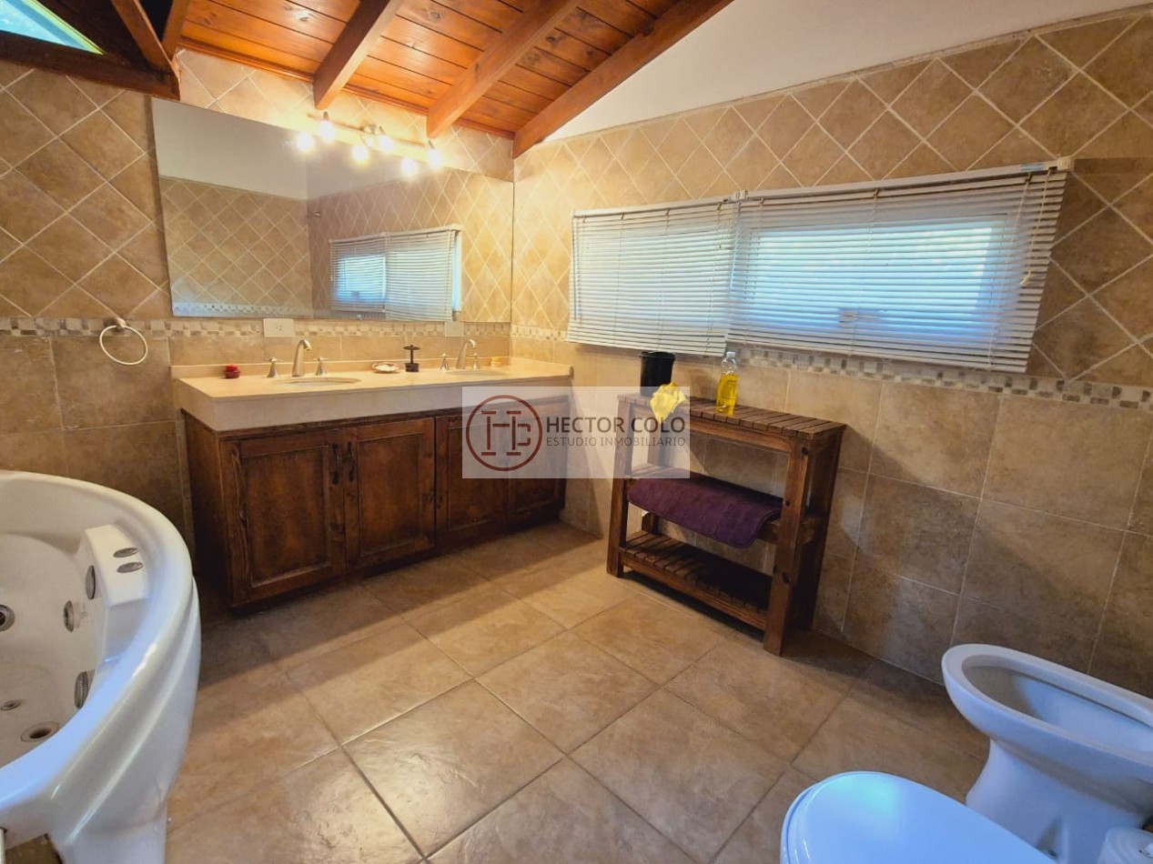 Venta de Casa 5 Ambientes en Carilo