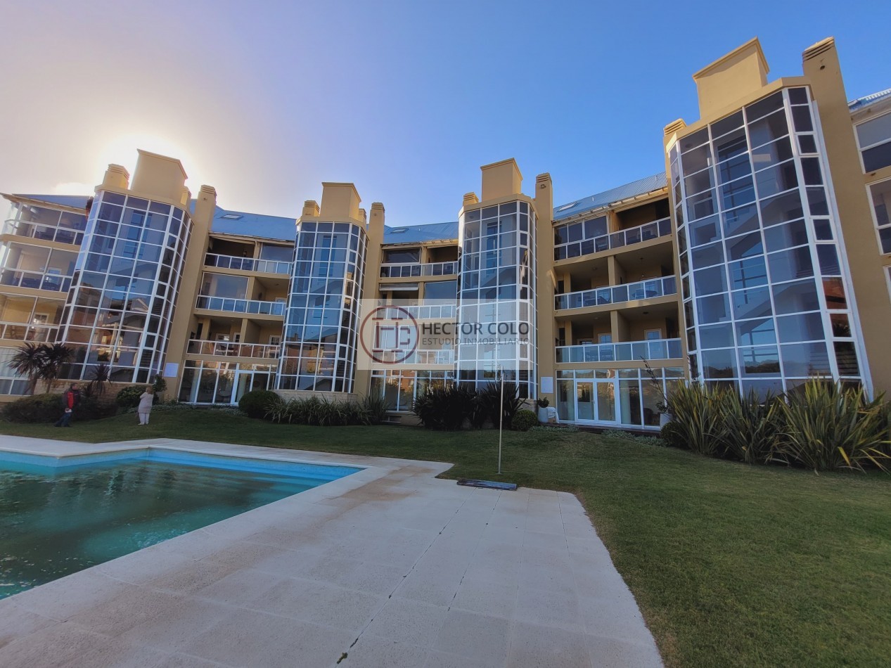 Penthouse en dos plantas con vista al mar en Cilene 1