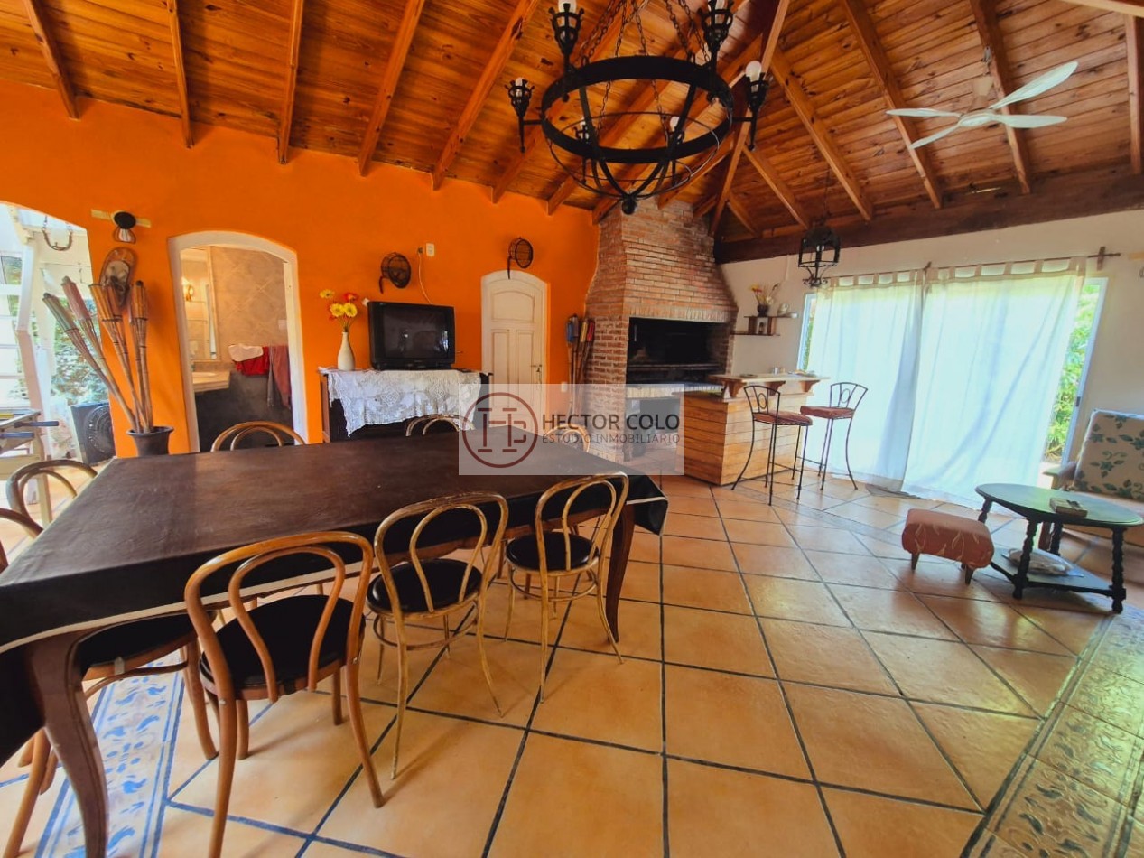 Casa en venta sobre lote multifamiliar a pasos del Mar