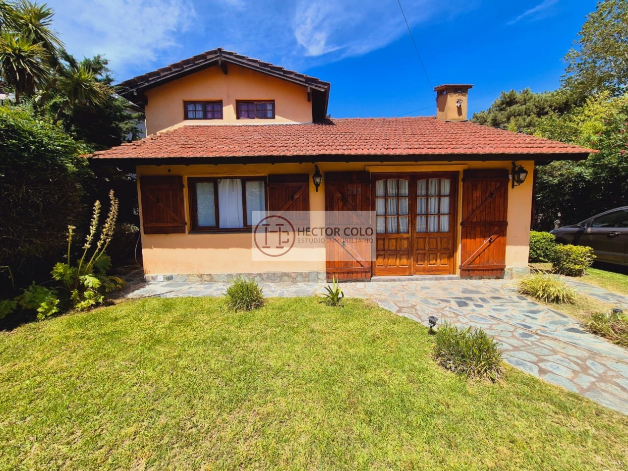 Casa en venta sobre lote multifamiliar a pasos del Mar