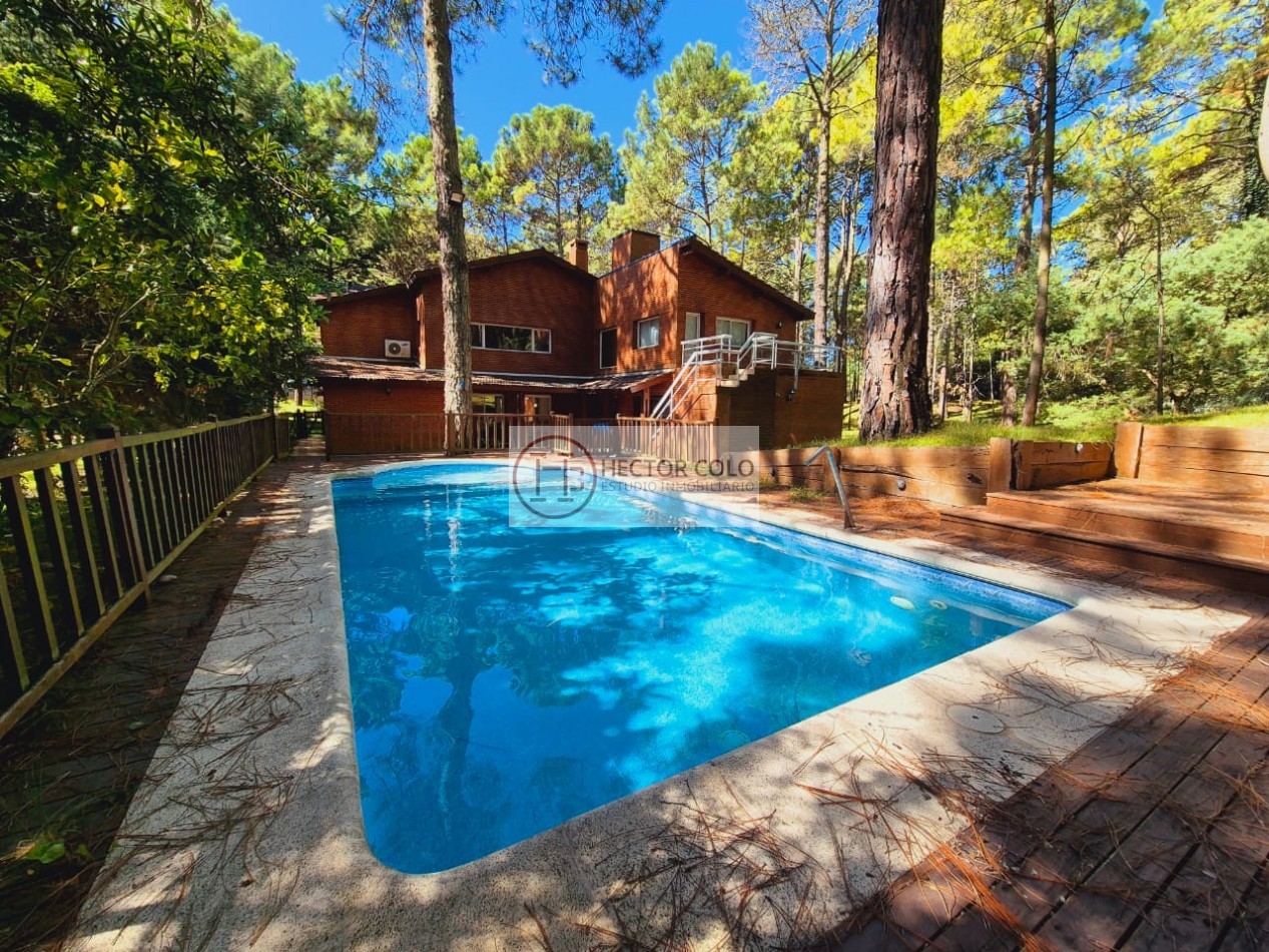 Venta de Casa 5 Ambientes en Carilo