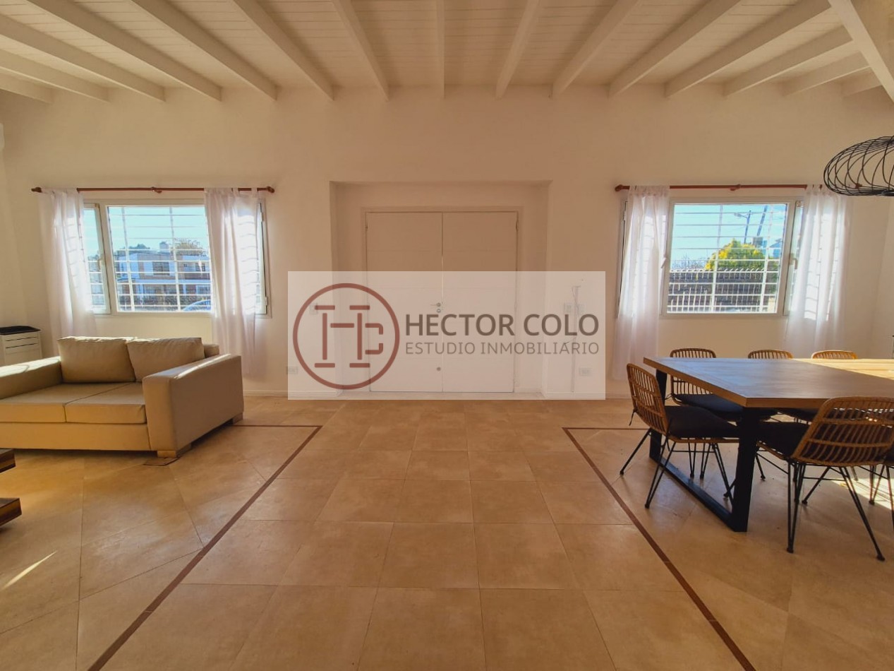 Venta de Casa con departamento en Ostende