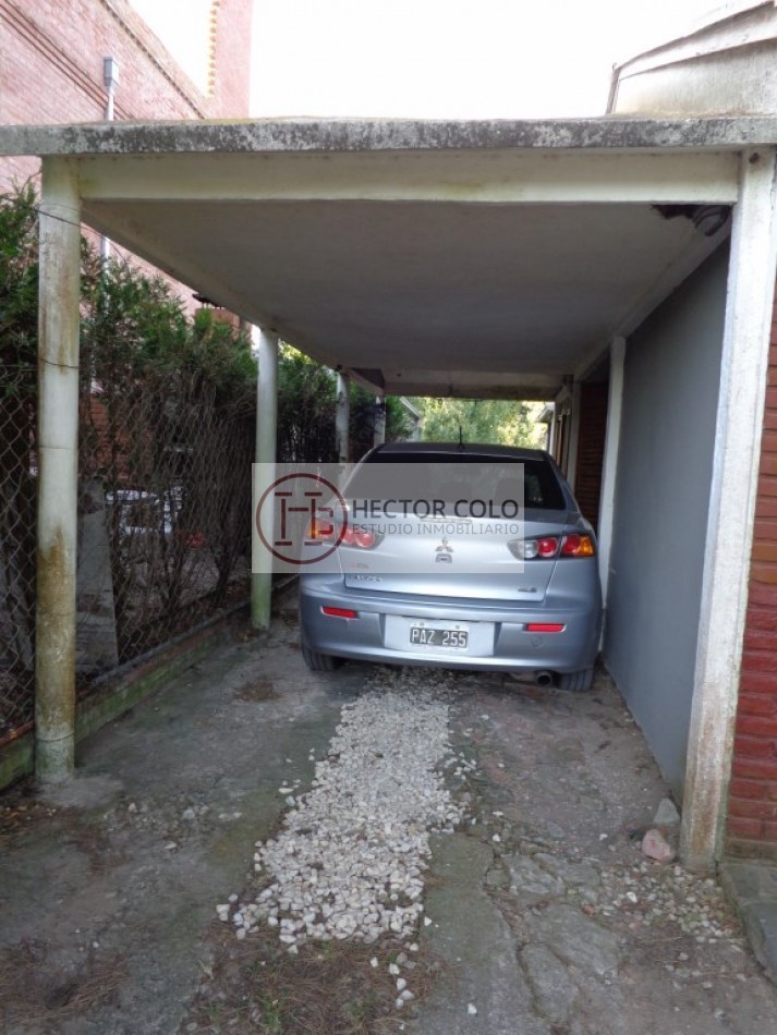Casa en lote multifamiliar a 150 metros del Mar - Valeria del Mar