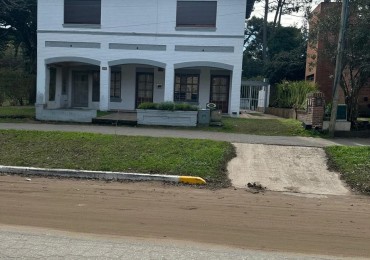 DOS LOCALES CON VIVIENDA Y DEPOSITO