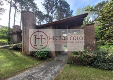 CASA EN VENTA- Carilo. (Cod 185251)